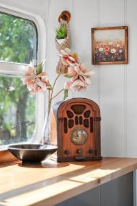 Bus Life Sleep Play & Farm Views