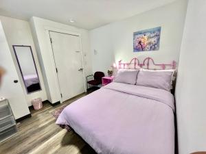 Private Room with Shared Bathroom on the 1st Floor 10 Minutes Walk to University of Washington