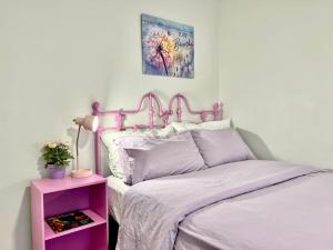 Private Room with Shared Bathroom on the 1st Floor 10 Minutes Walk to University of Washington