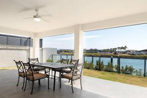 Serena by the Water - Family Retreat in Hope Island