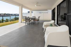 Serena by the Water - Family Retreat in Hope Island