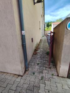 Appartement tout équipé climatisé RDC à 100m des cures