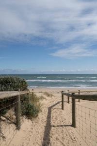 Creekhouse by the Sea - Private Jetty and Serene Views