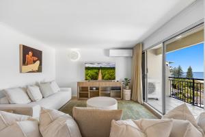 Oceanfront 3-Bed Retreat with Pool-Steps to Beach