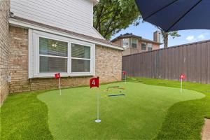 New Luxury Getaway - Two King Beds, Heated Pool, Outdoor Grill & 1Gbps Wifi