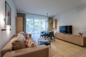 Przytulne Studio Sikorskiego Balkon i Parking by Noclegi Renters