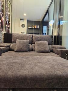 Free Airport Pick Up ! 12th Floor Cozy Studio Room, 5 mins walk to IconSiam & BTS