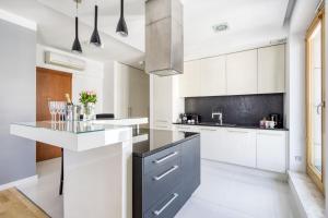 Apartment 2 BR City View Pool and Parking