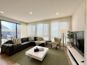 Aalto Retreat 2 - Chic Modern Close to Everything