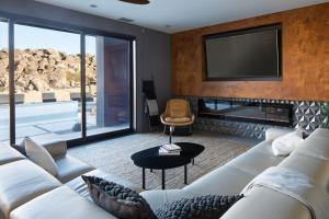 Boulder Cove by Fieldtrip Iconic Modern with Pool Hot Tub Views