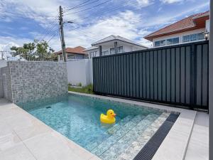 泰国芭提雅别墅 近中天海滩泳池别墅