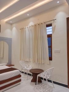 7bhk luxurious villa in badi