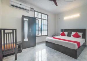 Hotel O The Grand Venice Mall Formerly VM Residency