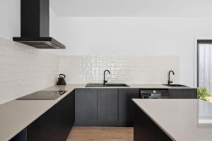 Iona Ave Suites I Geelong Accommodation I regionalXscapes