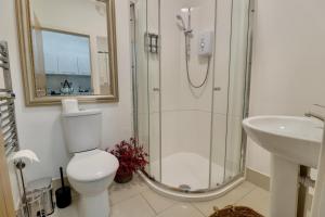 Aylward queen street apartments S14 near city centre and Gunwharf Quays