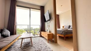 The Riviera Jomtien by ladda