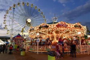 Superb Caravan At St Osyth Beach Holiday Park In Essex Ref 28039Fv