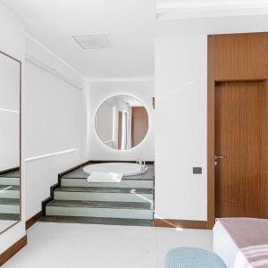 Hotel D Precesion Suites Near IGI Airport