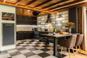 Black Diamond - Chalet Bansky