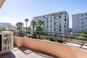 LE MADRID avec balcon proche Croisette plages et Palais des Festivals