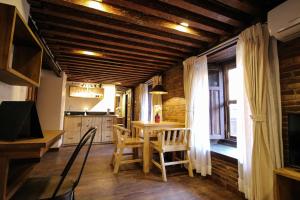Balcony apartment- 50m from Patan Durbar Sq