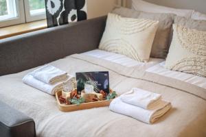 Aurora Central Suite III By BookLapland