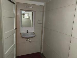 Deshadans Kesarvilla