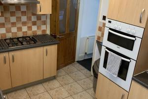 House - Sleeps 5 - Pet friendly - Garden - Parking
