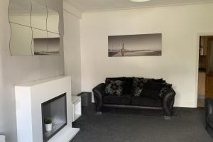 House - Sleeps 5 - Pet friendly - Garden - Parking