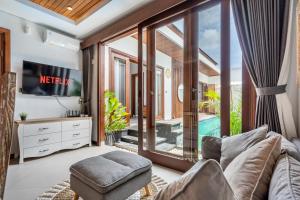 Private pool Villa Dacira by Orivista