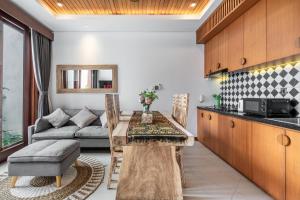 Private pool Villa Dacira by Orivista