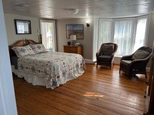 Quaco Cottages-The Shipbuilders Cottage-Two Century Old Charm