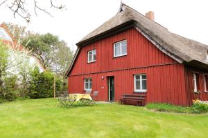 Historisches Bauernhaus Zingst Ferienwohnung Meuder-Bauerngarten
