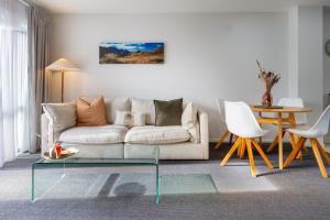 3 Bedroom Home With Garage & Extra Car Park