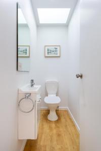 3 Bedroom Home With Garage & Extra Car Park