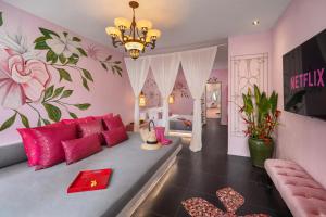 PinkCoco Uluwatu - Constant Surprises & for Cool Adults Only