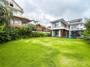 Villa Asri - Modern Tropical Rooftop Villa 4BR Umalas