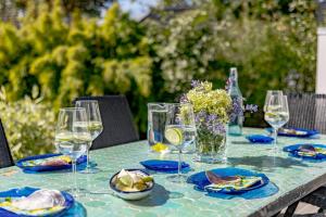 Vacation Dream with Sea View, Sauna, Patio & BBQ