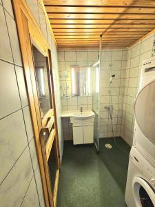 Koutakivi - Tilava mökki rinteen vieressä 2mh ja 2 parvea