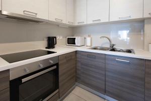 Bright 2BR flat with city view in Piraeus Η6