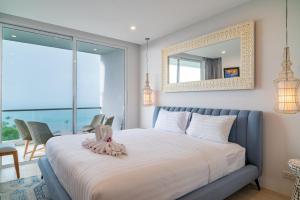 Cozy 2-Bed Apt by the Sea Beach - KBR37