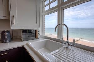 The Seasalt Loft -Stylish Apartment with Sea Views - Crabpot Cottages, Sheringham