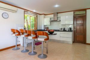 4 BR Villa walking distance to beach - KBR44