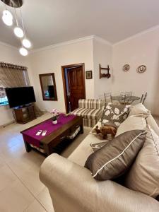 Sunlit 2BD Maisonette with Private Entrance & Outdoor Backyard in Qawra