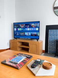 Borders Retreat, Cosy 1 Bed Flat - 3miles from M6 Jct45 - near A75, Gretna & Carlisle