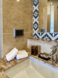 Luxury Ozone Bang Tao 1 Bdr