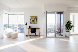 Modern Minimalist Apartment with Panoramic Views