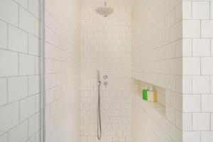 WHome Lisbons Elite A Stylish & Modern Studio w Patio