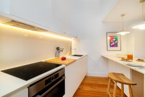 WHome Lisbons Elite A Stylish & Modern Studio w Patio