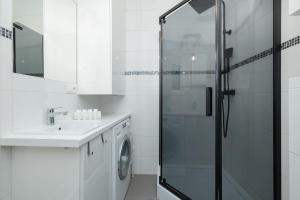 Unique and Spacious Apartment with Air Conditioning by Noclegi Renters